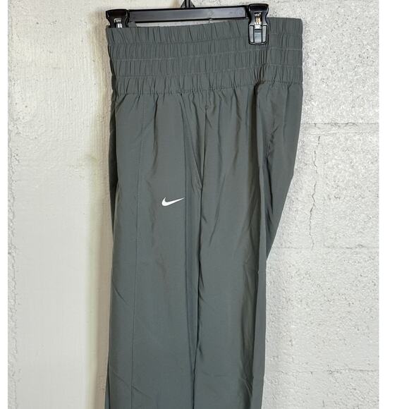 Nike Women's Dri-fit One Ultra High-Waisted Pants - Smoke Grey medium$70 - Picture 2 of 10